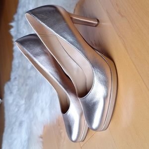 NEW Naturalizer Teresa gold leather pump 7.5